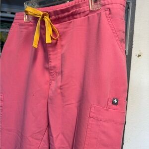 Figs coral scrub pants medium